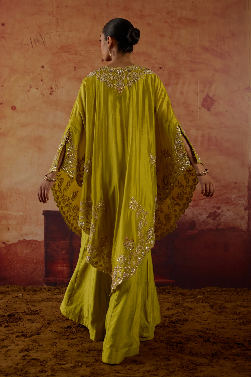 Maryam Cape Set