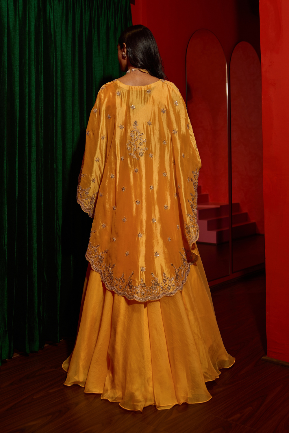 Aarna Cape Set