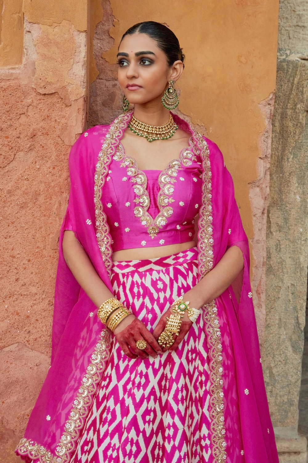 Gulaabo Cape Set