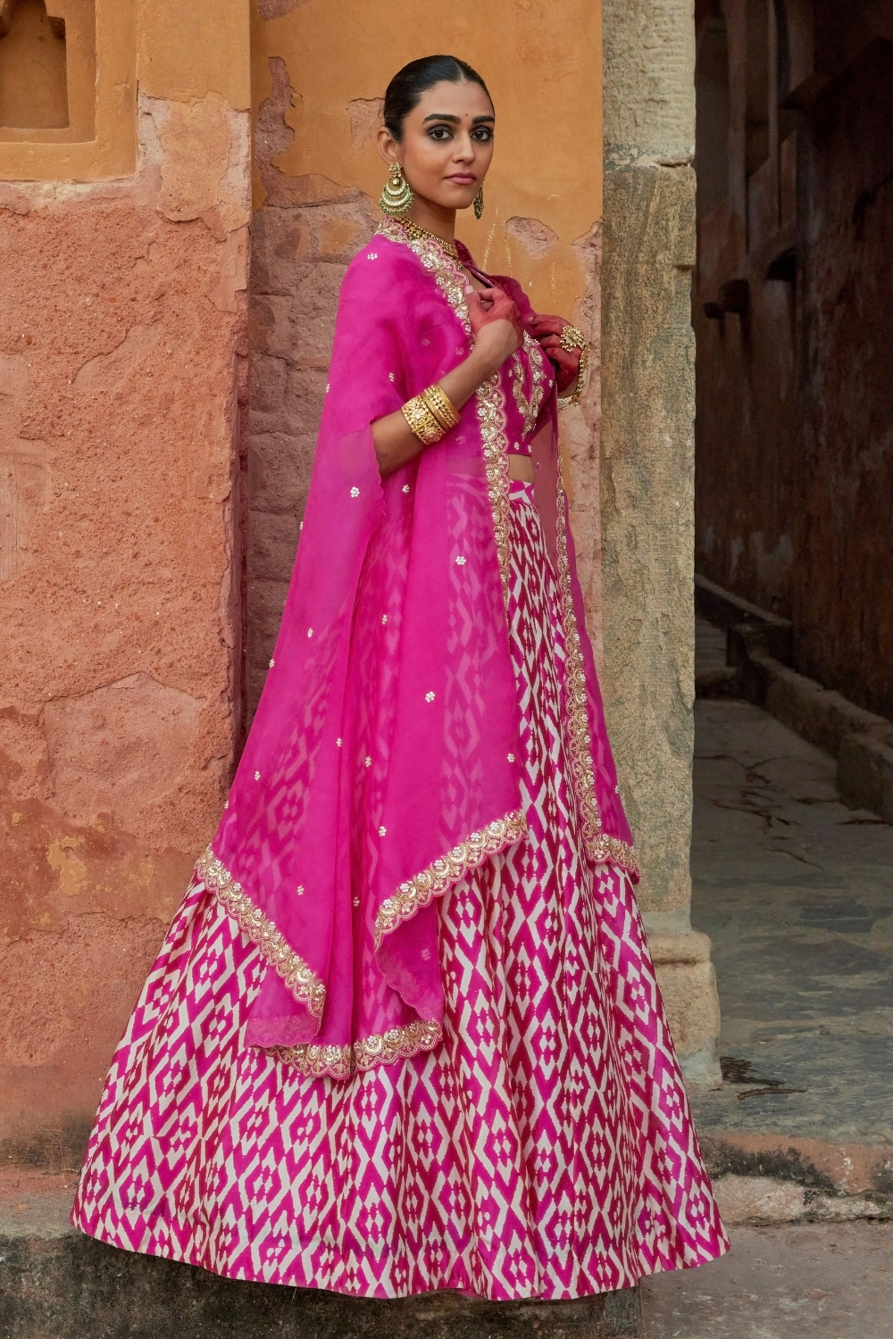 Gulaabo Cape Set
