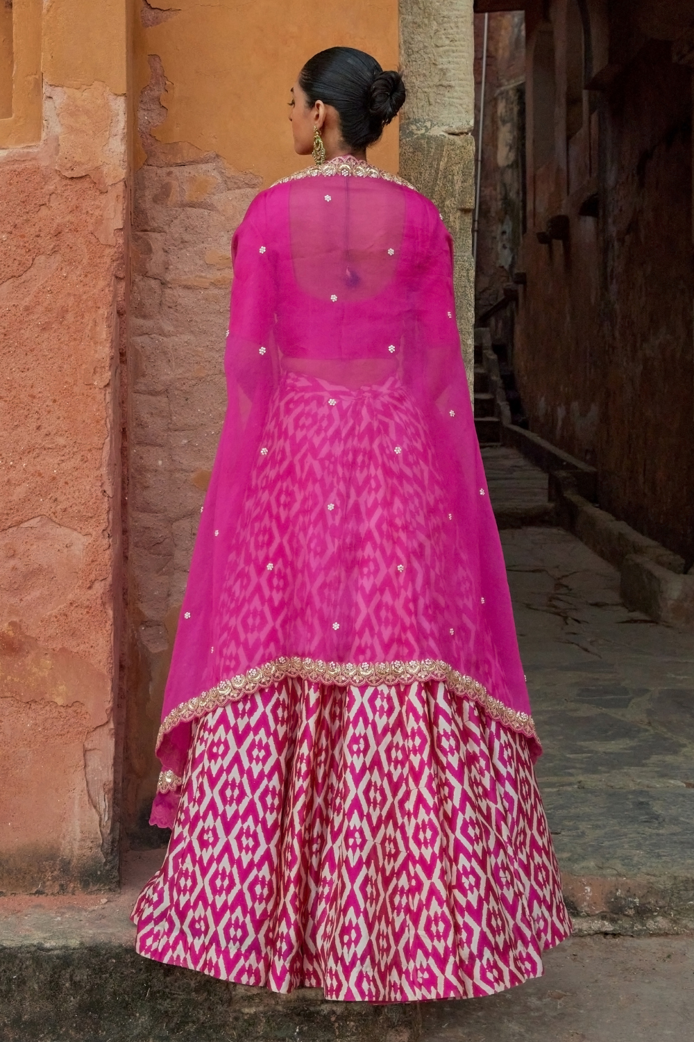 Gulaabo Cape Set