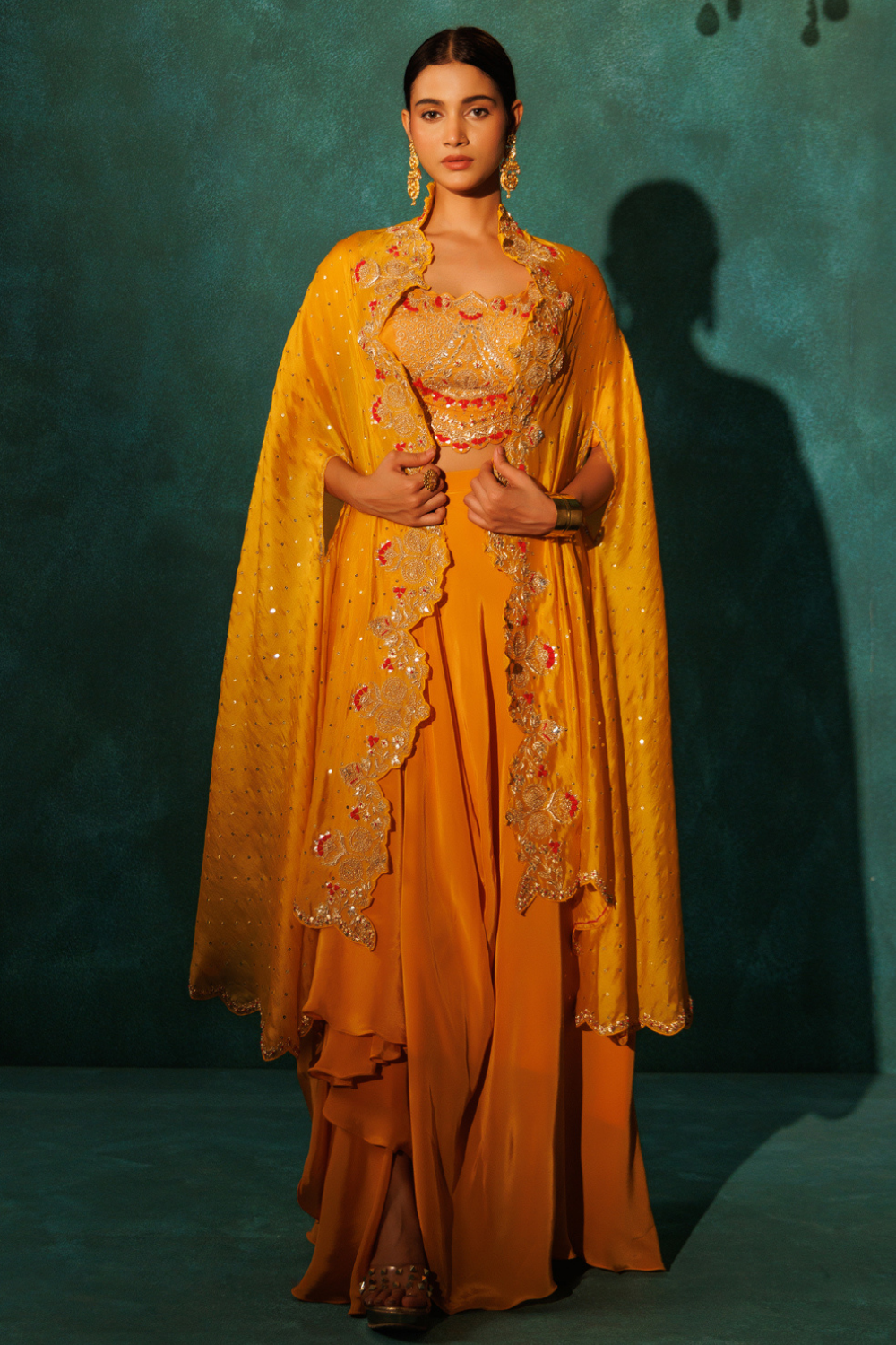 Saraswati Cape Set