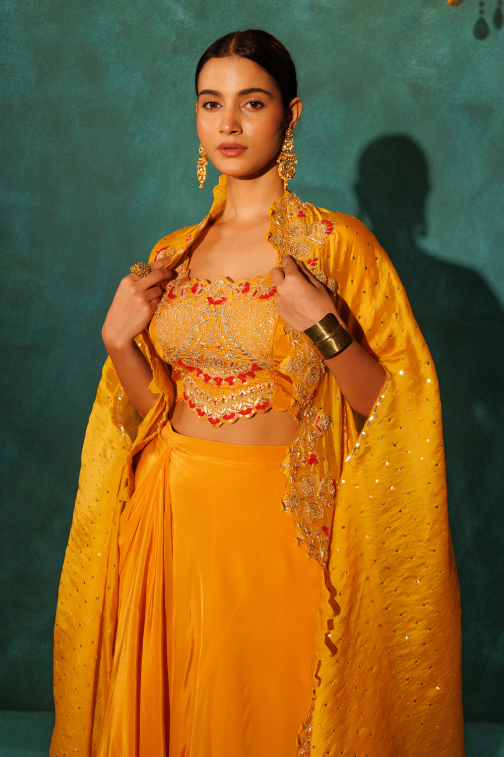 Saraswati Cape Set