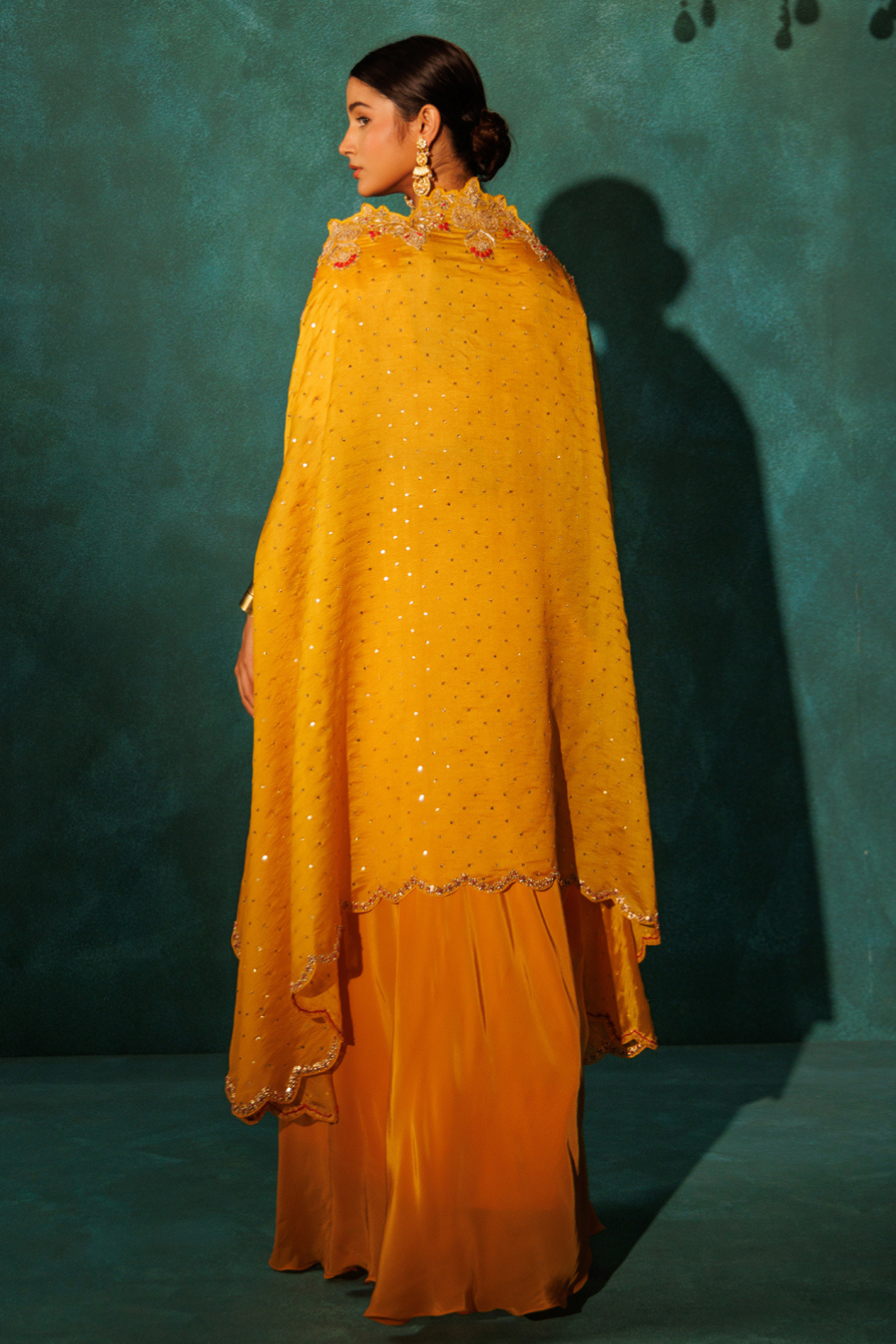 Saraswati Cape Set