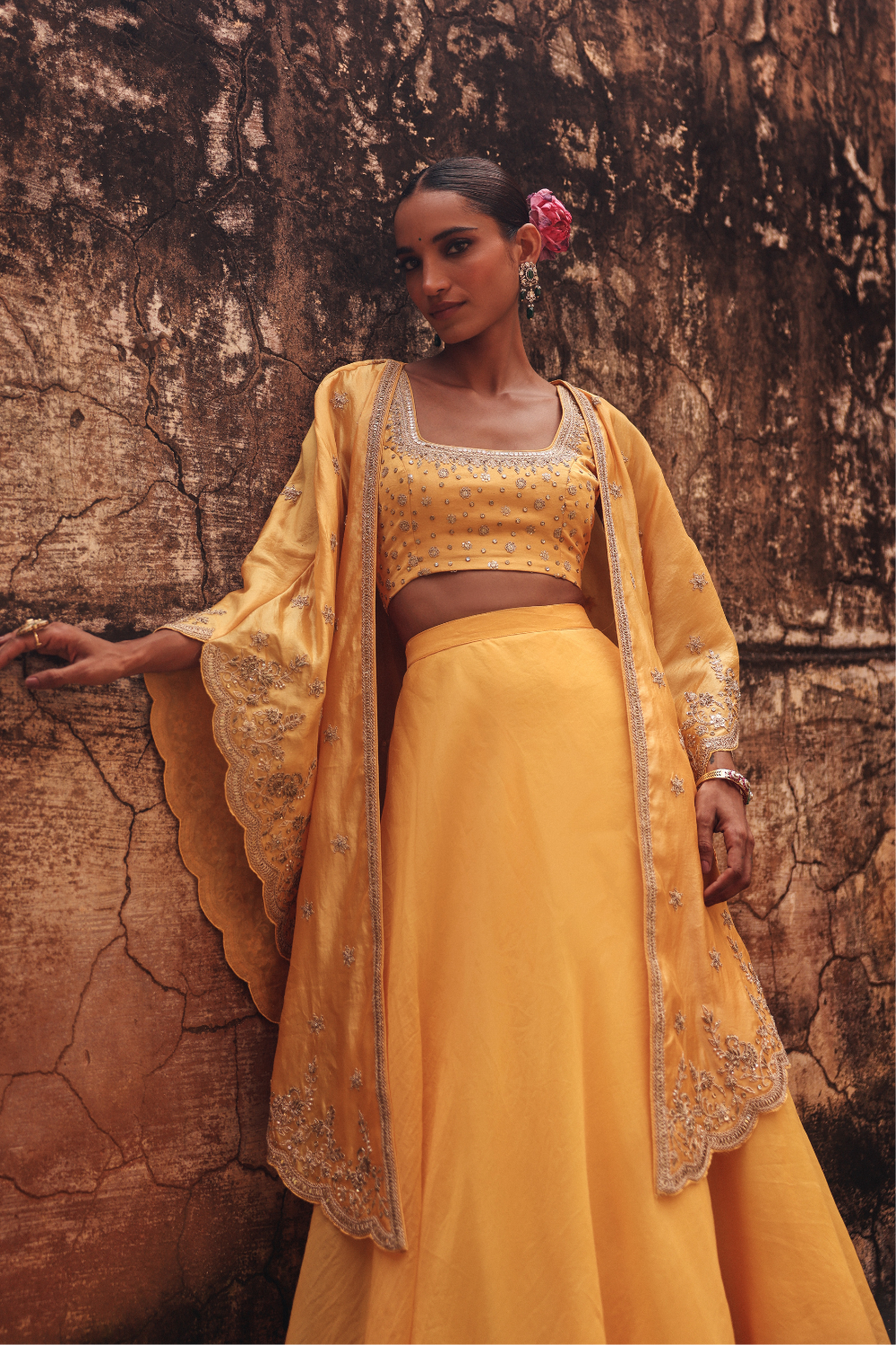 Aarna Cape Set